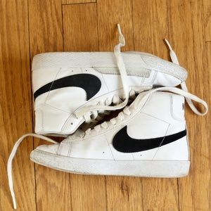 Nike Blazer Mid 77’s. Big kid size 4Y, women’s small size 6